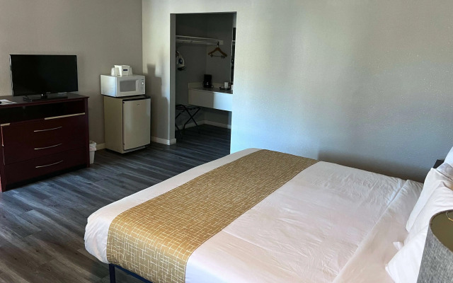 Travelodge by Wyndham Redding CA