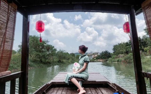 Xishuangbanna Tropic of Cancer Lake View Hot Spring Hotel