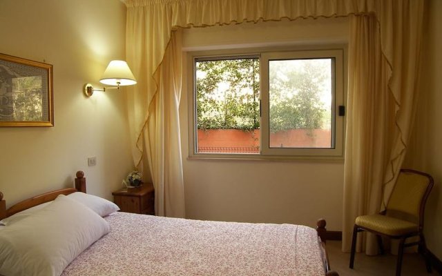 Large Double Room in the Green Near Montecassino