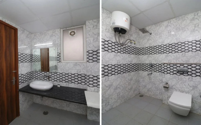 Hotel Azad Square