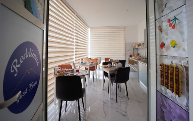 REDDIMUS Guest House