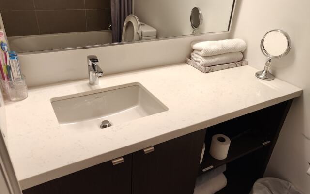 Amazing Suites In Yorkville
