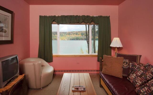 Cobblescote on the Lake