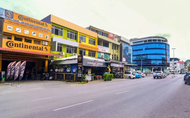 OYO 44017 L & C Premium Stay