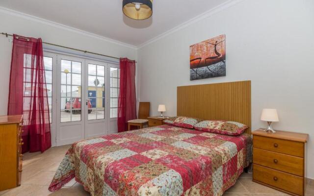 4 bedroom villa wi-fi and shared pool by ALGARVEMANTA