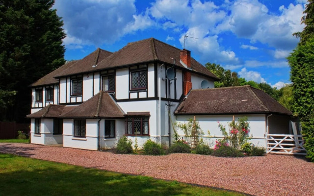 Countryside Escape With Stunning Garden in Surrey