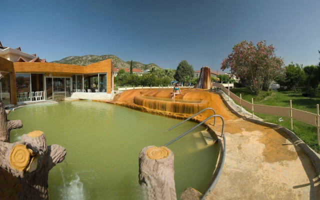 Lycus River Thermal Hotel