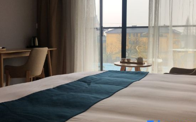 Ciyun Wanzhong Theme Hotel
