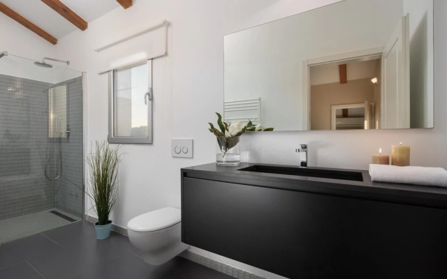 Art Villa Sis With Private Pool