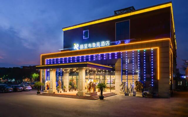 Rezen Brook Hotel (Shanghai Caolu Minlei Road Subway Station)