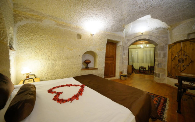 Harman Cave Hotel