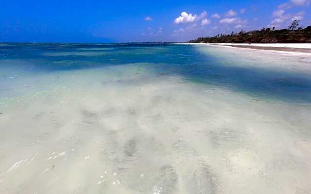 Salty's Kitesurf Village