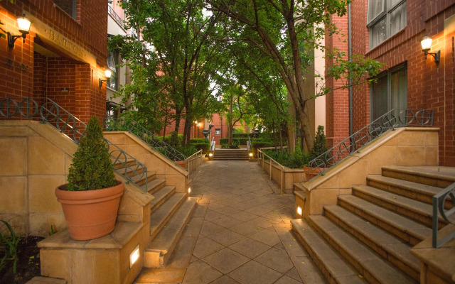 Majestic Old Lion Apartments