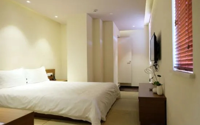 HanTing Hotel (Shanghai Zhongshan Hospital Fenglin Road)
