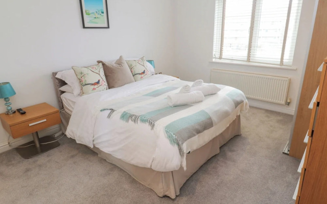 9 Headland Point