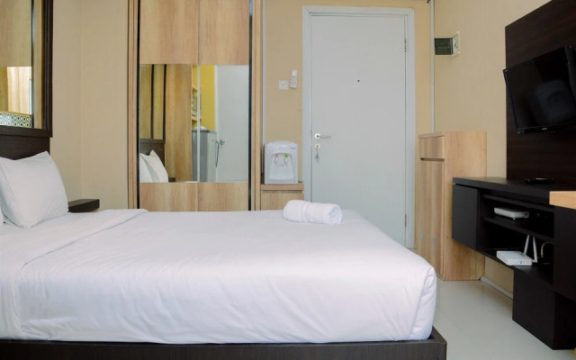 Stylish and Convenient Studio Green Pramuka Apartment