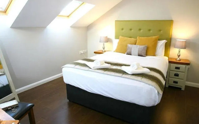 Eglantine Lodge