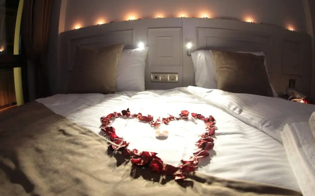 X-Nellyi Boutique Hotel