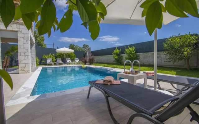 Gorgeous Villa With Private Pool and Jacuzzi in Fethiye
