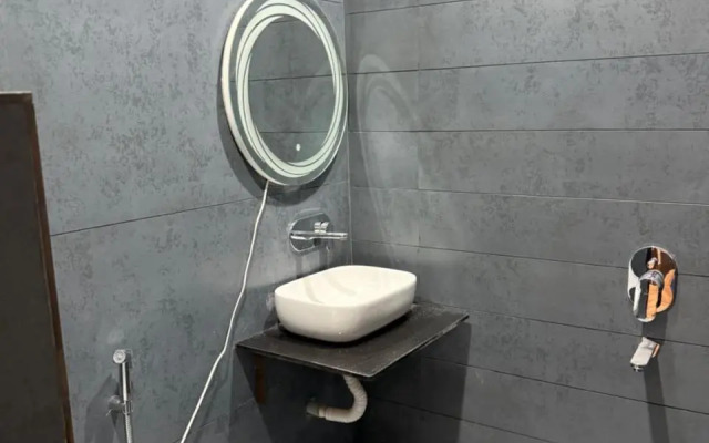 Oyo 18446 Hotel M9