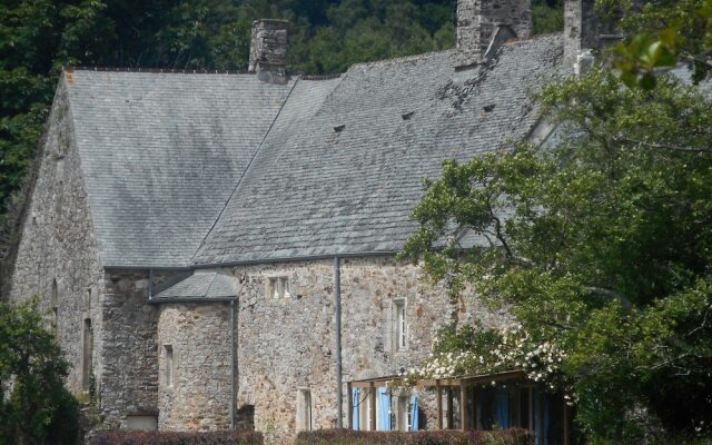 Prieure St Pierre de La Luthumiere