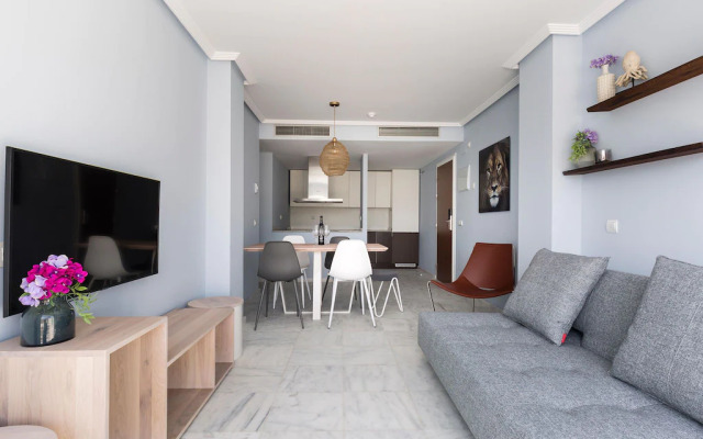 Luxury apartment with dishwasher, located by the sea