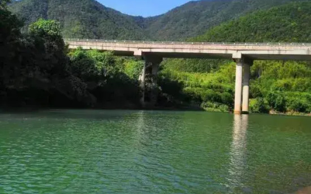 Huluci Xiyingge Farmhouse