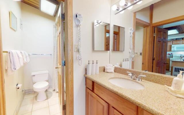 Laurelwood Condominiums Studio Premier Unit 415