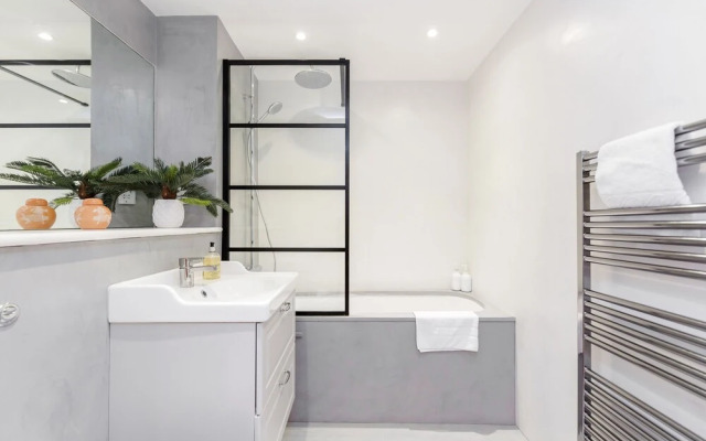 The Bateman's Shoreditch 2 Bed Flat by BaseToGo