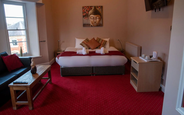 The Knighton Apartment by Paymán Club