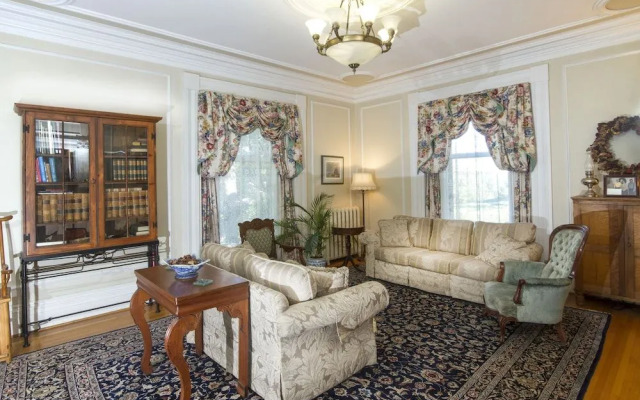 Homeport Historic Bed & Breakfast/Inn c 1858