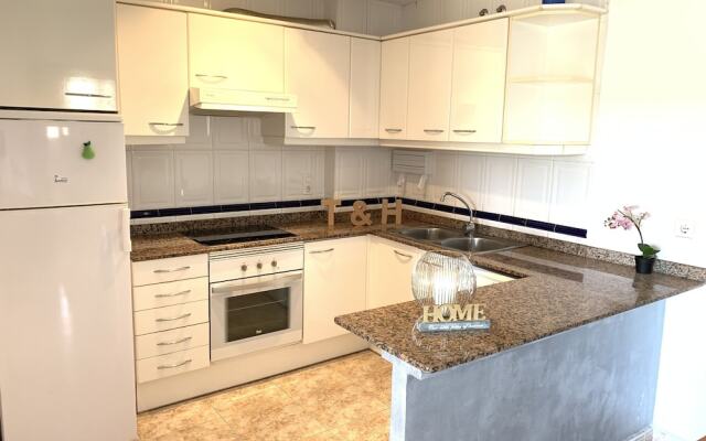 T&H Aventura Park Family Apartment