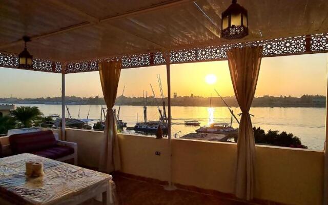 Senmut Luxory Apartments