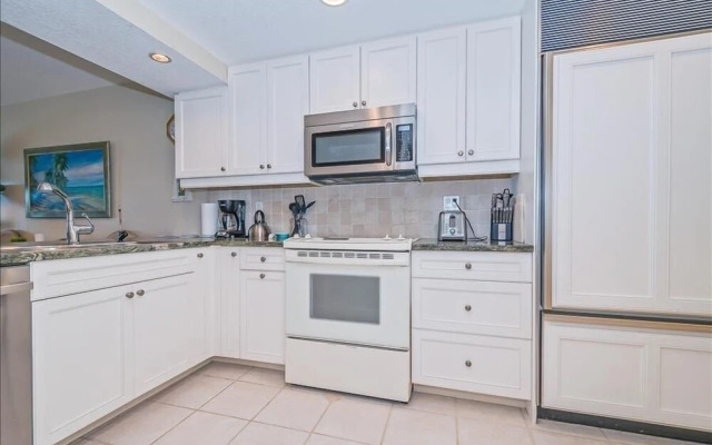 Sea Oats 214 2 Bedroom Condo by RedAwning