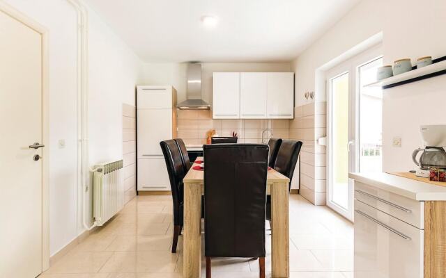 Stunning Home in Pula With Wifi and 5 Bedrooms