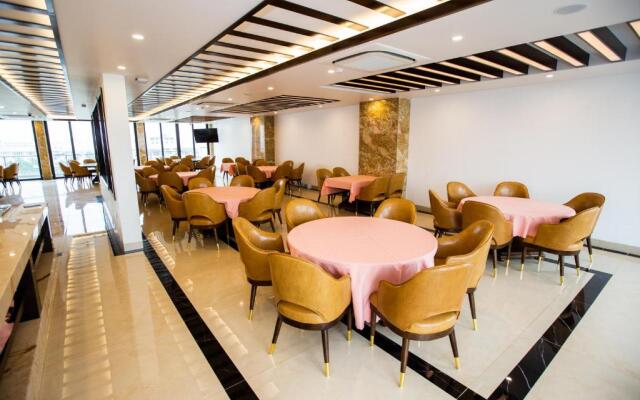 Golden Palm HaLong Hotel