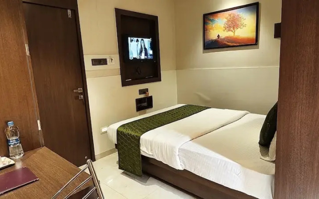 Hotel Express INN, Panvel