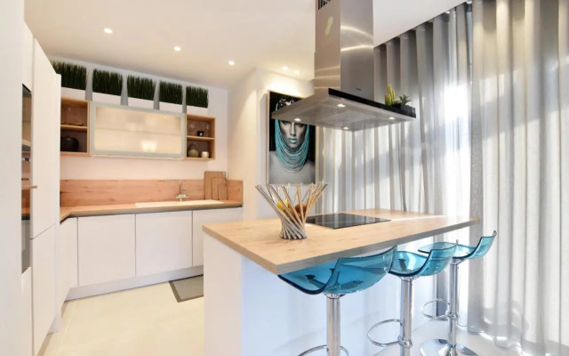 Gazmira 3-1 PENTHOUSE DELUXE & JACUZZI 3B