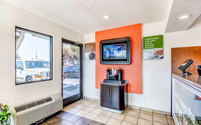 Motel 6 Stockton, CA - Charter Way West