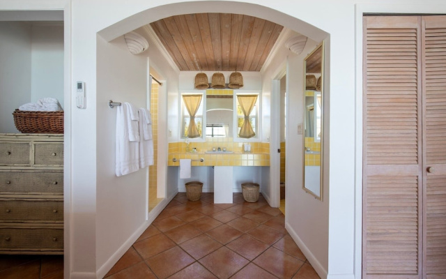 Cocodimama Resort 14 Bedroom Hotel Room
