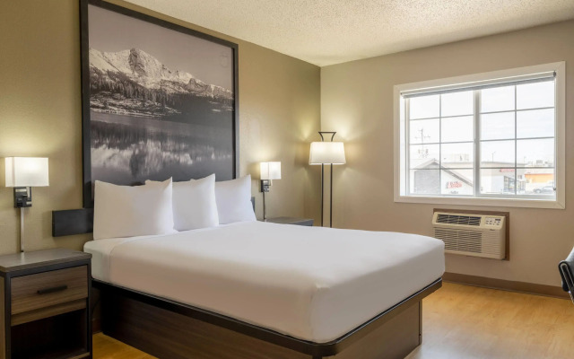 Super 8 by Wyndham Clinton