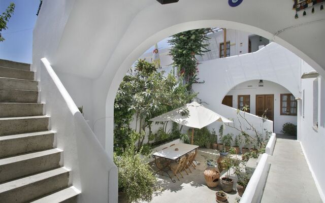 Melenos Apartments