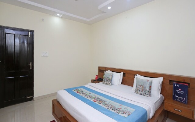 OYO 9565 Hotel New Shiv Murti