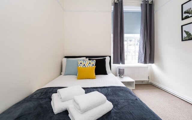 Bright Battersea pad Sleeps 5