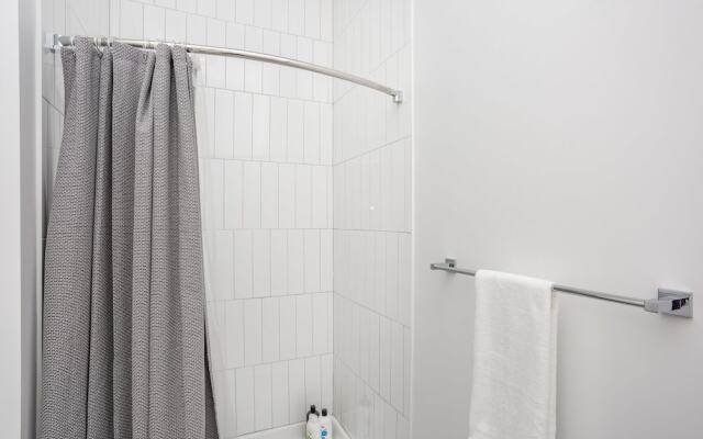 Luxury Apt Near Convcenter, Stadiums, & Harbor