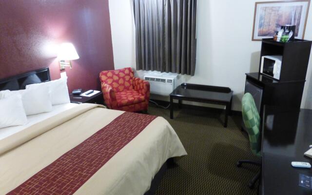 Red Roof Inn & Suites Piqua - I-75