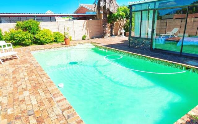 Sue's bnb in Bothasig