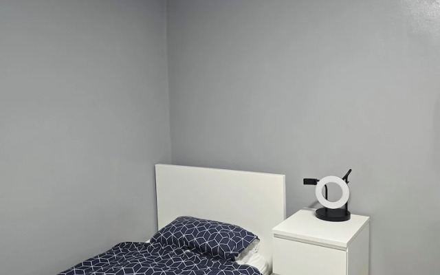 Manchester - House - Sleeps 6 - Parking - Garden