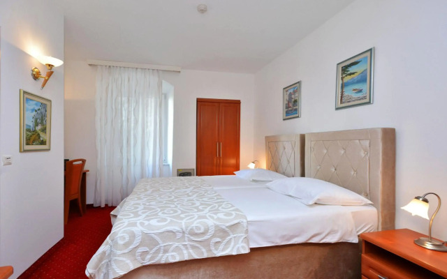 Hotel Adriana
