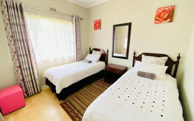 The Valley, tranquil 3 bedroom home with pool